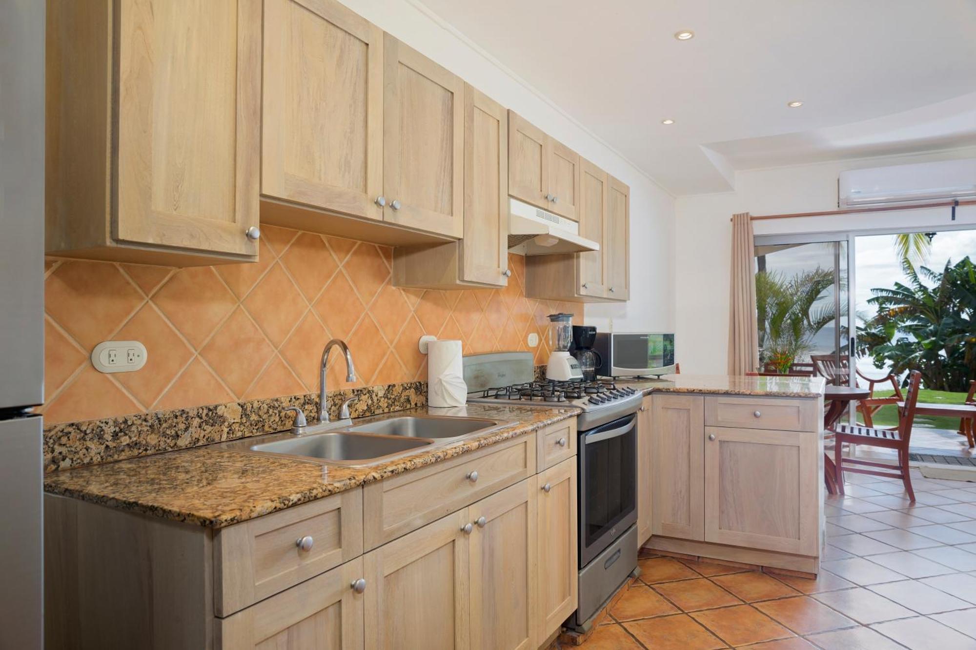 Villas Iguana A-13 Beachfront Condo Екстер'єр фото