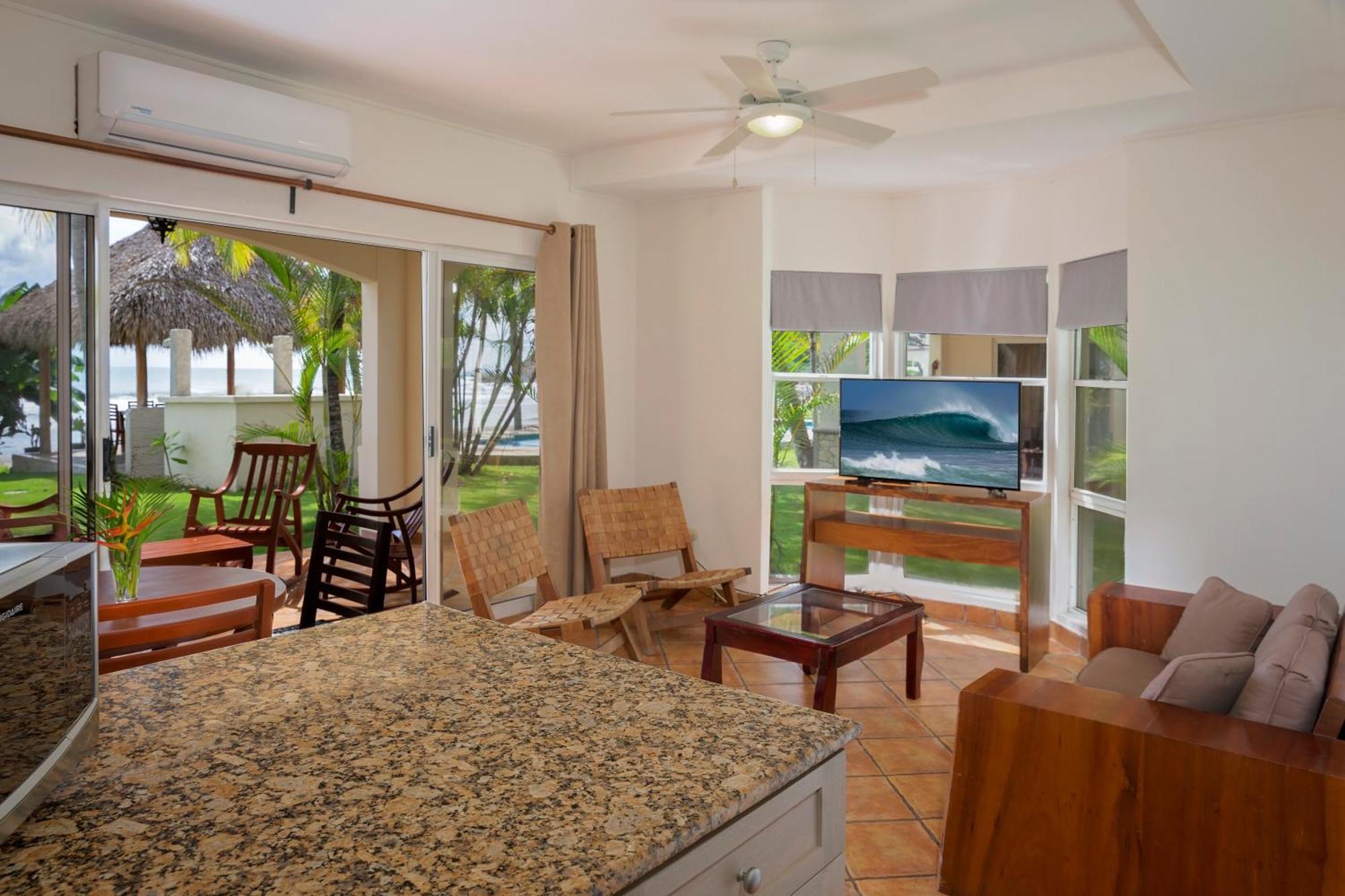 Villas Iguana A-13 Beachfront Condo Екстер'єр фото